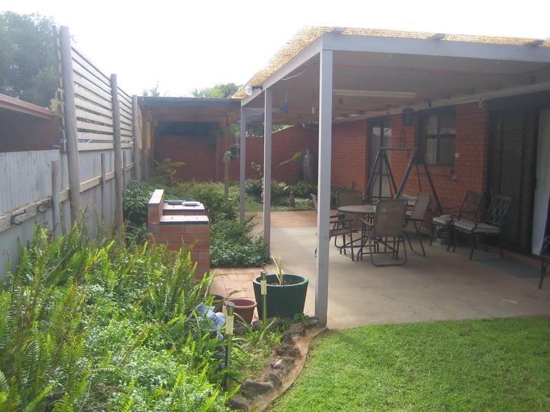 4 Bedrooms / Pool / Shed Picture 3