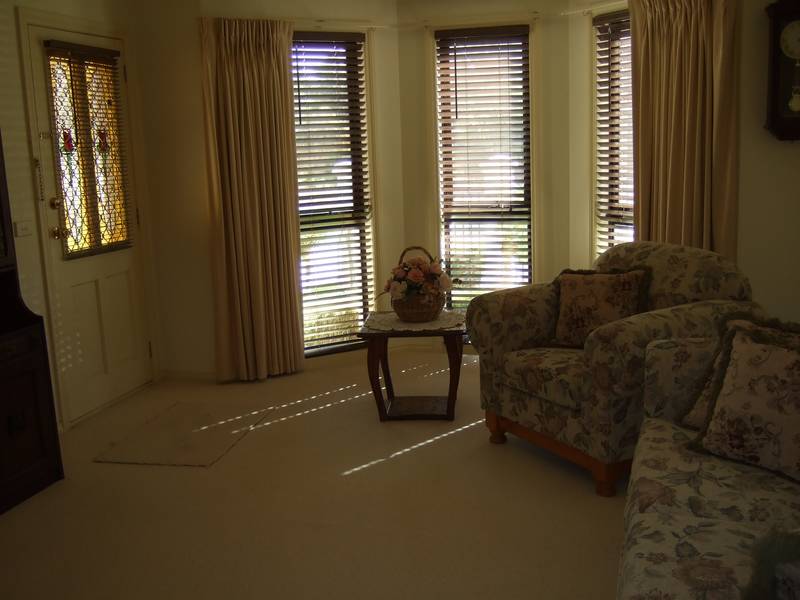 Secure Contemporary Townhouse Picture 3