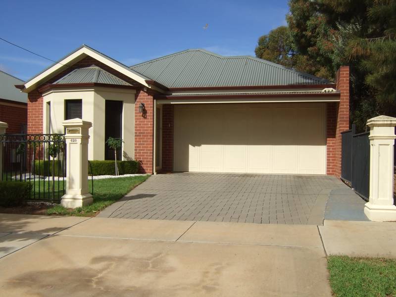 Secure Contemporary Townhouse Picture 1