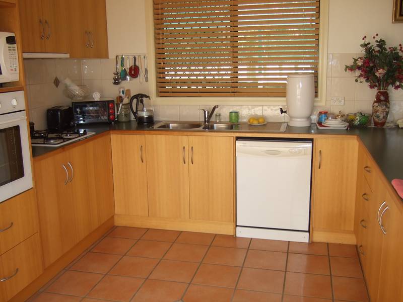 Secure Contemporary Townhouse Picture 2