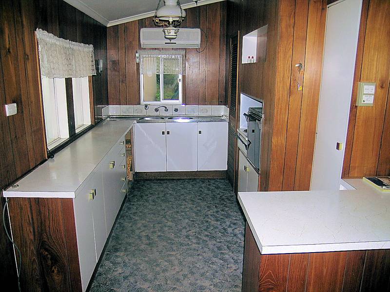 Only a stroll to the River! Picture 2