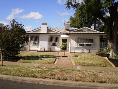 GORGEOUS COTTAGE STYLE FAMILY HOME Picture