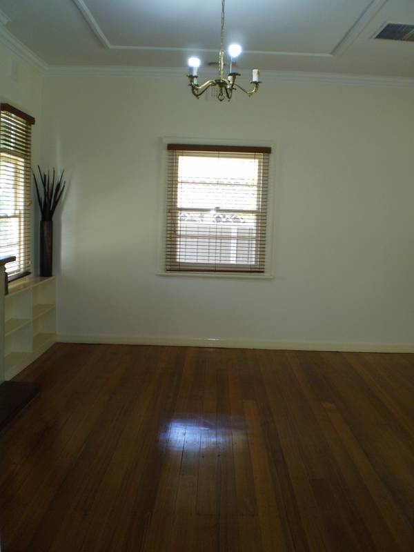 GORGEOUS COTTAGE STYLE FAMILY HOME Picture 2