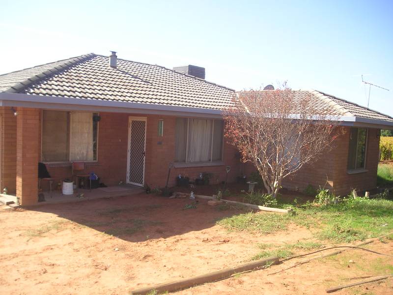 Solid Brick Home on 1 Acre Picture 1