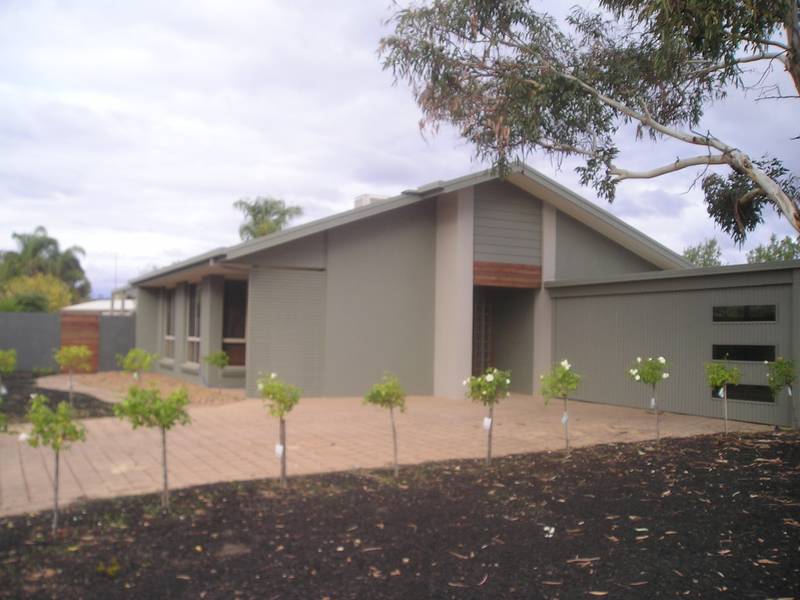 Stylish Home On West Side Picture 1