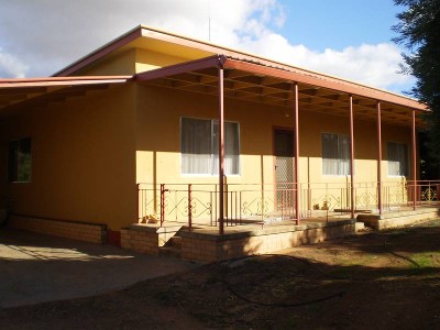 GET LOST IN THIS HUGE HOME! Picture