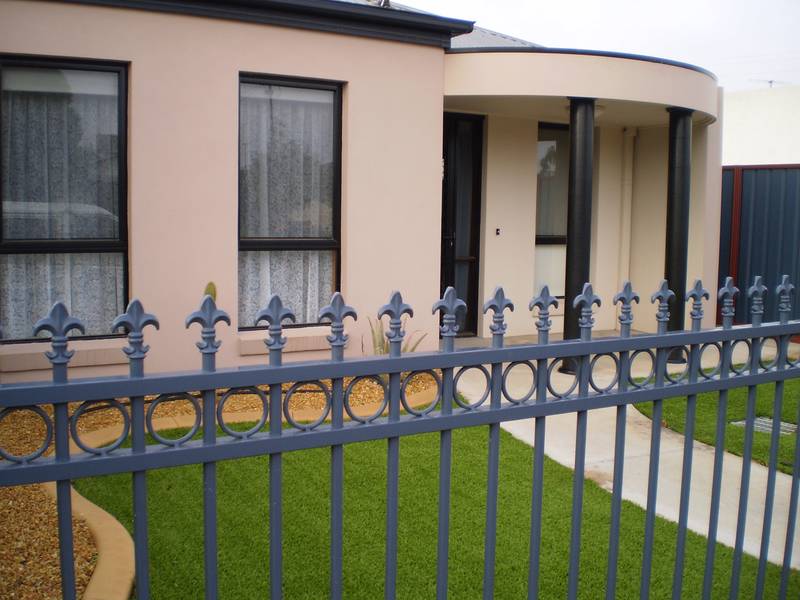 Inner City Townhouse Picture 2