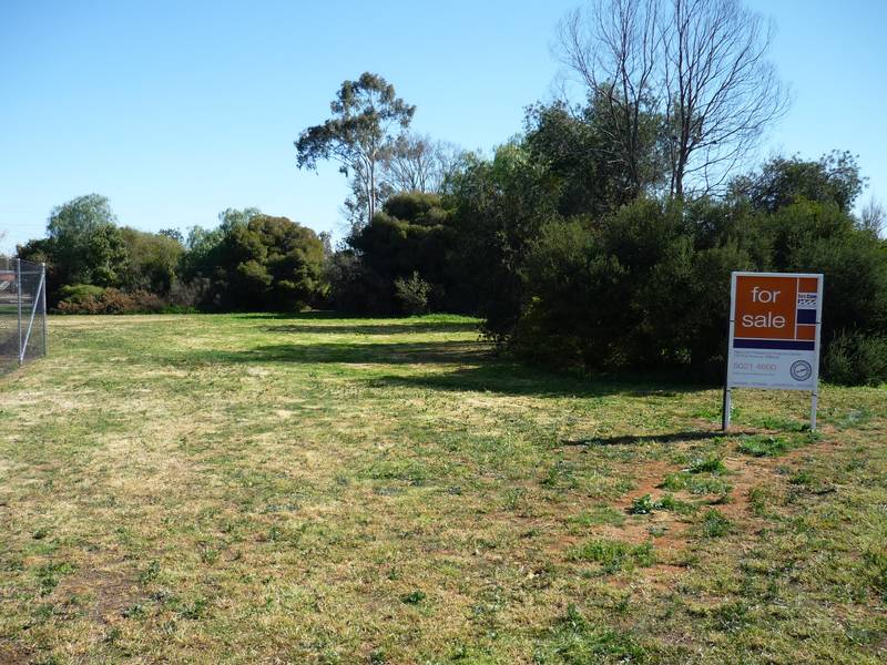 Tucked Away Picture 1