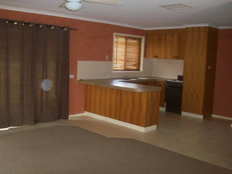 PRIVATE UNIT CLOSE TO CBD Picture 2