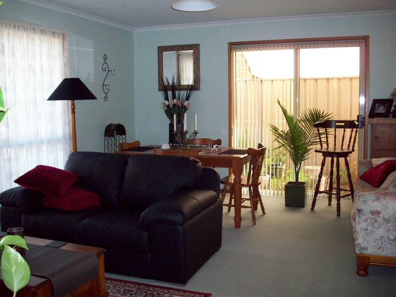 READY TO MOVE IN TO...CLOSE TO CENTRO Picture 2