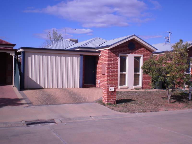 Quality Built Townhouse Picture 1