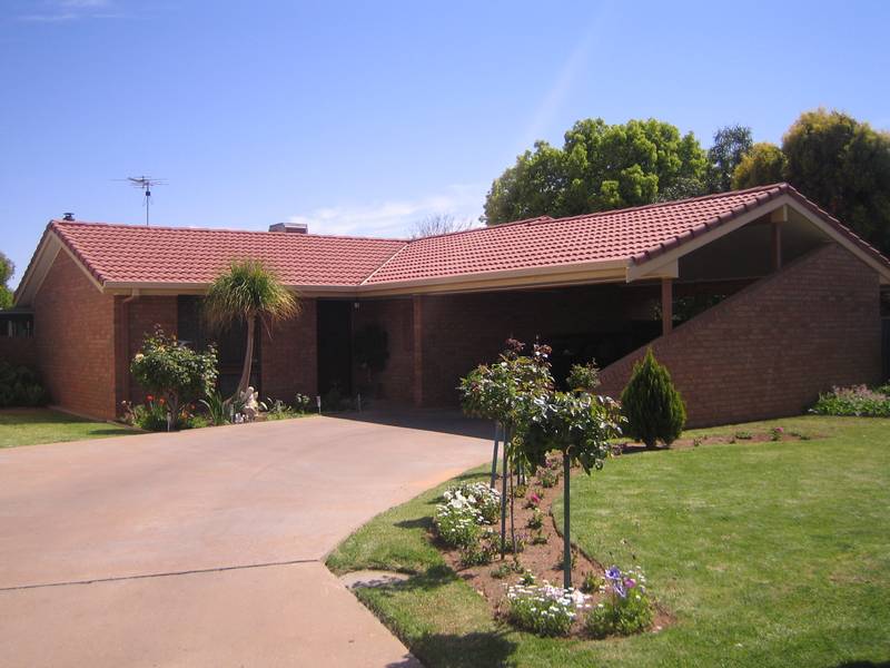 Quiet Location Near River Picture 1