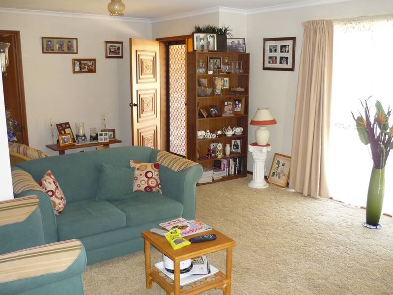 'Birds Of A Feather' Picture 3