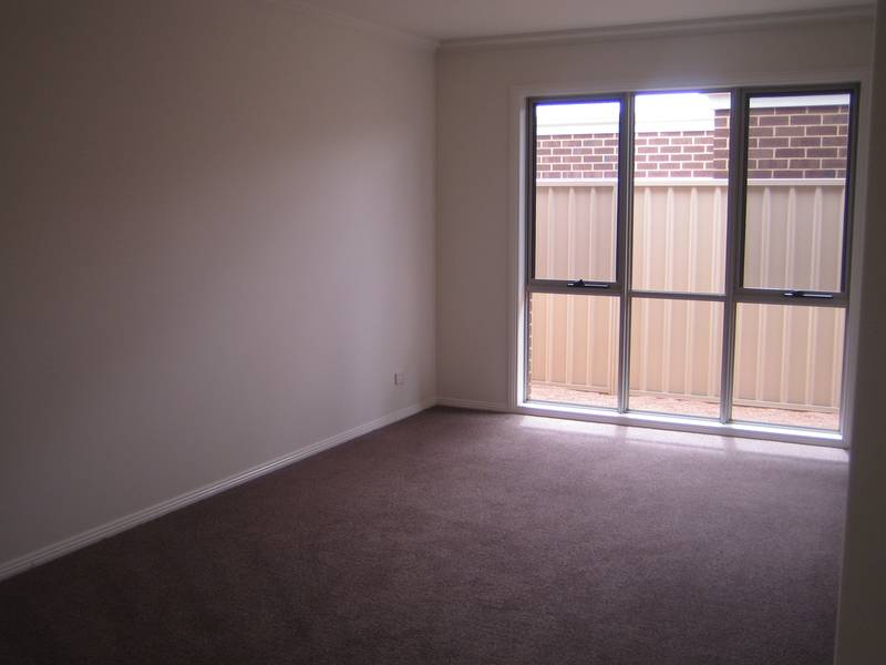 Modern Stylish Townhouses Picture 3