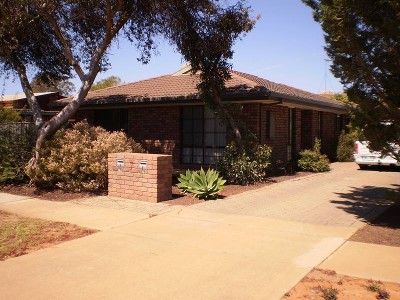 Tidy Unit In Quiet Street Picture Tidy Unit In Quiet Street Picture