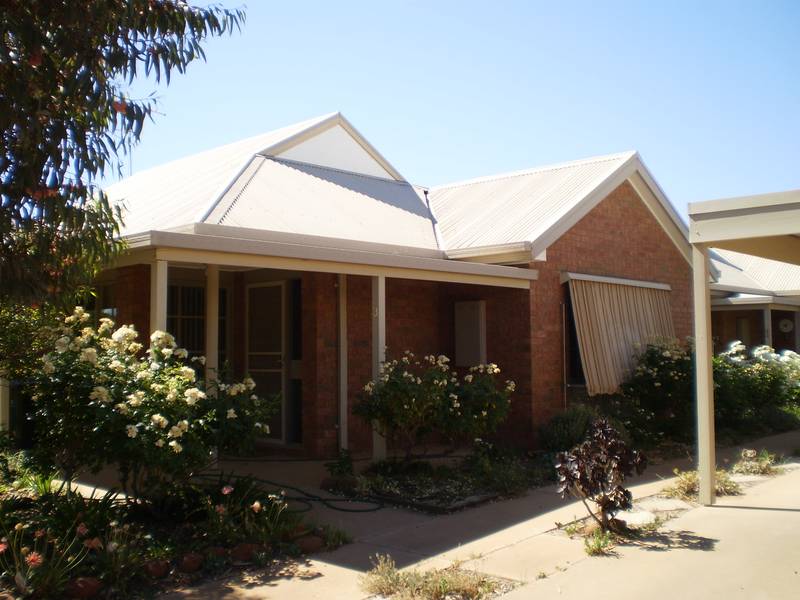 YOUR OWN OASIS! Picture 1