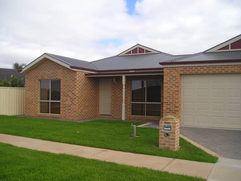 Near New Spacious Home Picture 1