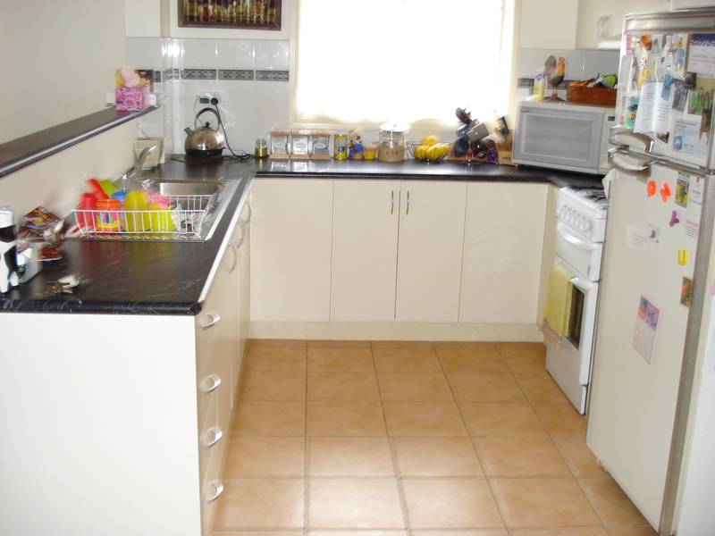 3 bedroom plus outside rumpus Picture 2