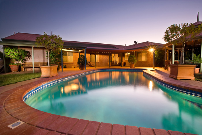 Well Designed Family Living Picture 1