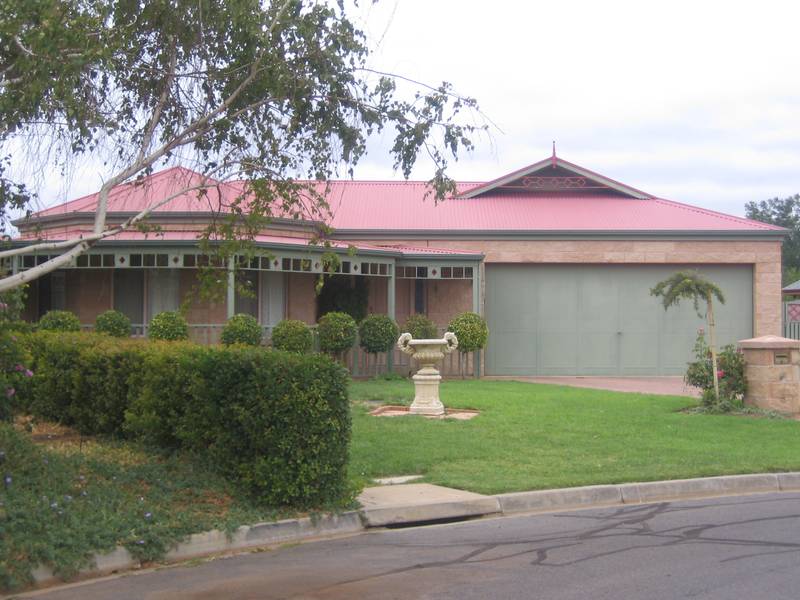 Well Designed Family Living Picture 3