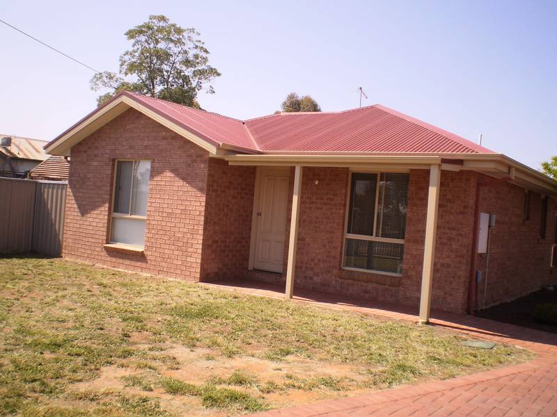 IMMACULATE UNIT IN CENTRAL LOCATION Picture 1