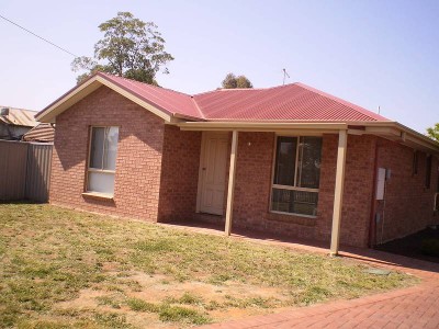 IMMACULATE UNIT IN CENTRAL LOCATION Picture