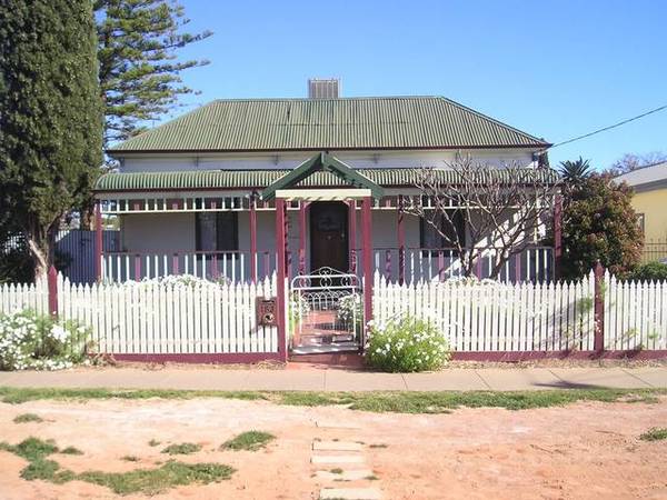 Inner City Cottage Picture 1