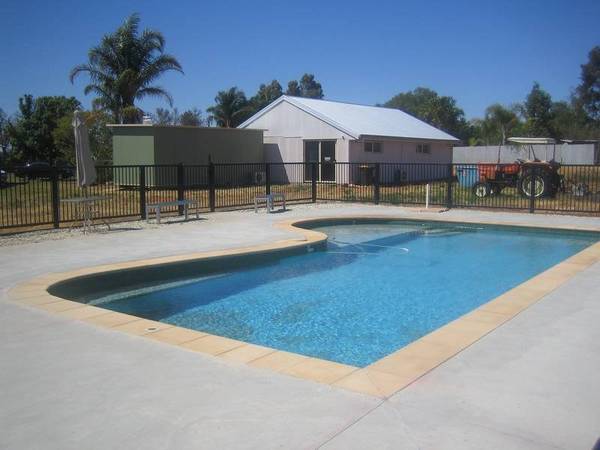 Live, Work & Play at Home Picture 2