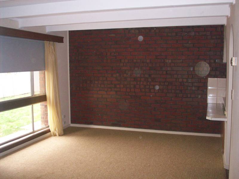 FRESHLY PAINTED, CLOSE TO SPORTING FACILITIES. Picture FRESHLY PAINTED, CLOSE TO SPORTING FACILITIES. Picture