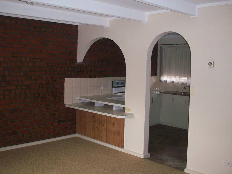 FRESHLY PAINTED, CLOSE TO SPORTING FACILITIES. Picture FRESHLY PAINTED, CLOSE TO SPORTING FACILITIES. Picture