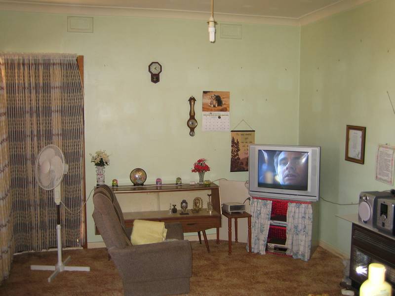 3 Bedroom Home on Large Allotment Picture 3