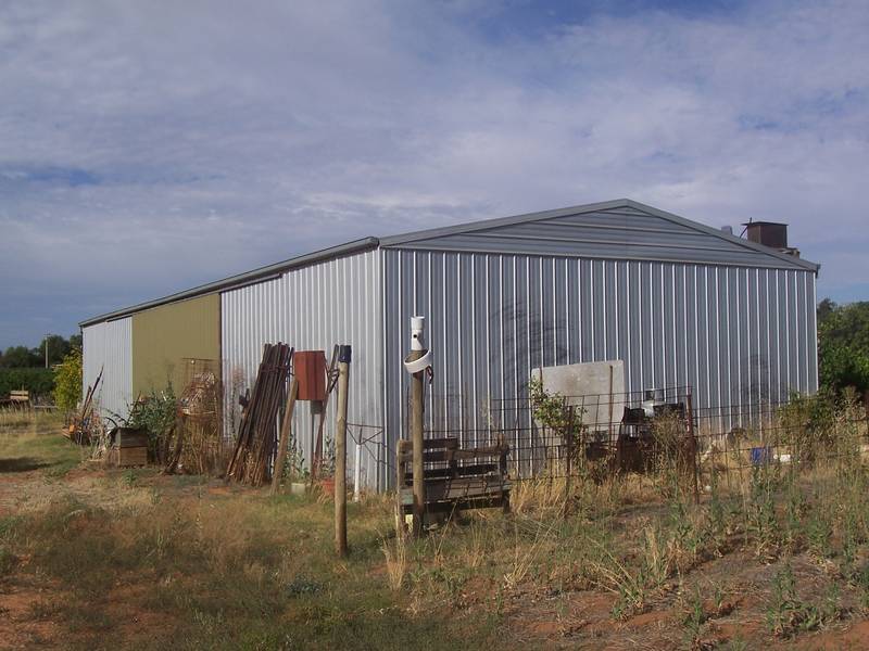 On the pathways to wineries Picture