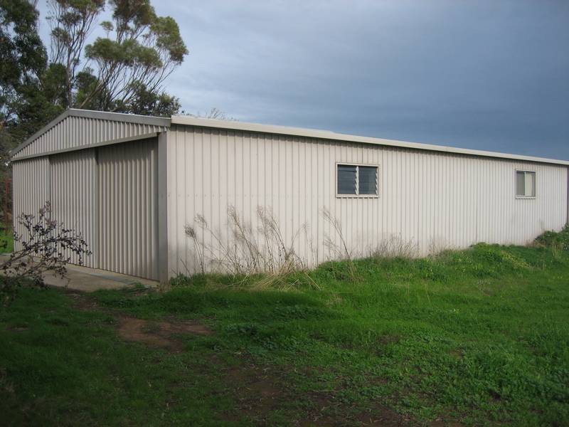 Quality Small Vineyard - 23 Acres - Water Licence Picture