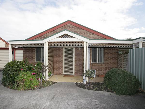 Great Starter or Investment ~ Retirement Lifestyle Picture 1