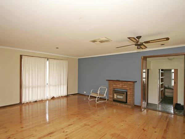 Cottage - 1.527Ha (3.8 Acres) ~ Open For Inspection Sun 5/10 12 - 1 pm Picture