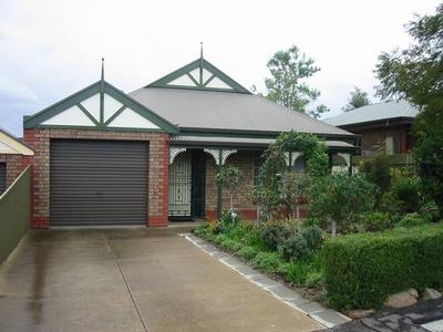 Two Bedroom Villa with Built-in Robes Picture