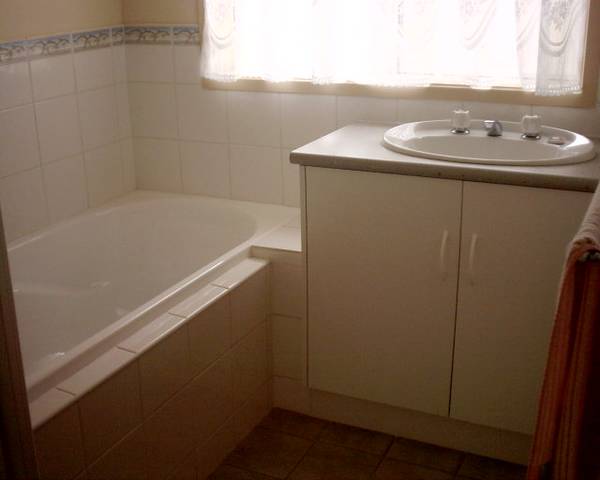 Three Bedroom Home with Ensuite and Heating & Cooling Picture 3