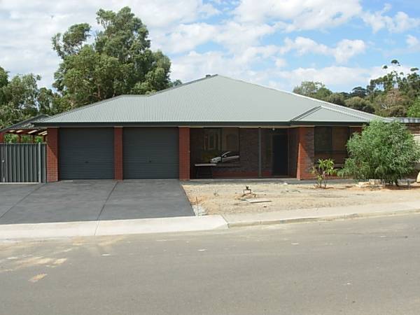 Executive Four Bedroom Home with Heating & Cooling Picture 1