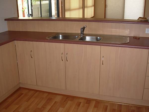 Executive Four Bedroom Home with Heating & Cooling Picture 3