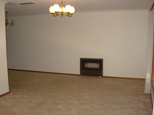Three Bedroom home with Heating & Cooling Picture 3