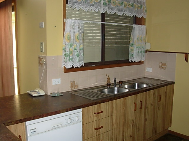 Three Bedroom home with Heating & Cooling Picture 2