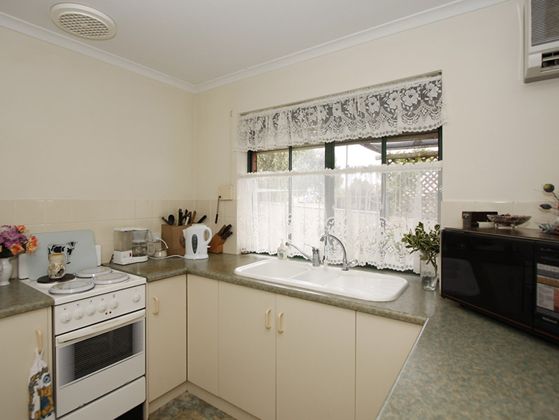 Modern Cottage - Investment Opportunity! Picture 2