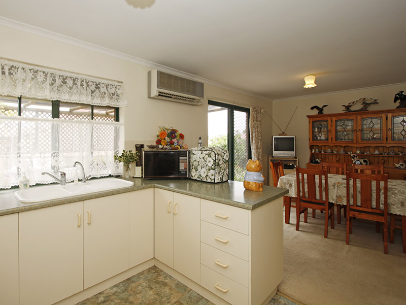 Modern Cottage - Investment Opportunity! Picture 3