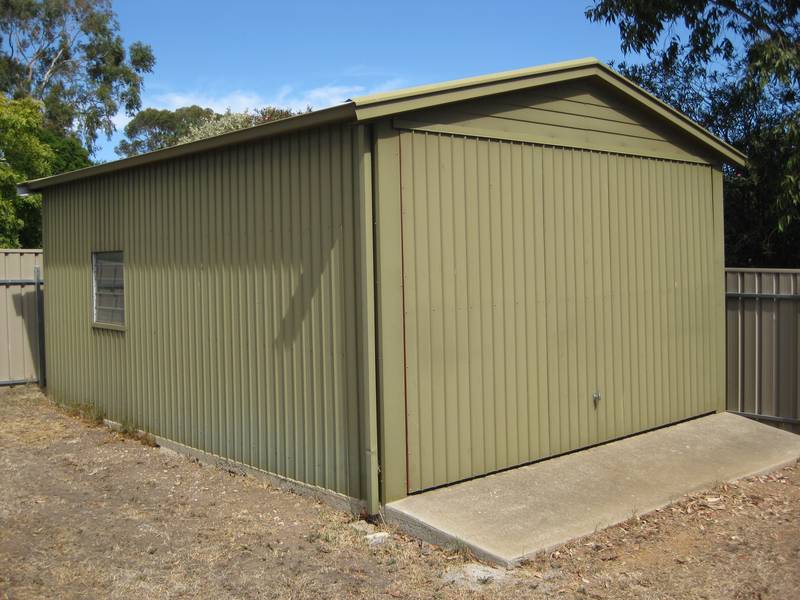 "Land with aspect, location & services!" Picture 2