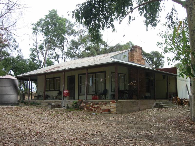 0.79 Ha (2Ac)- Country Cottage- Tranquil Bush Setting - Top Location! Picture 1