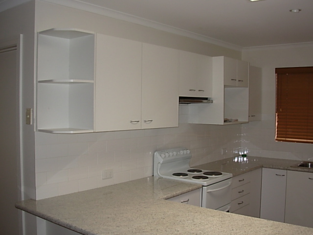 Beautiful courtyard home! Picture 3