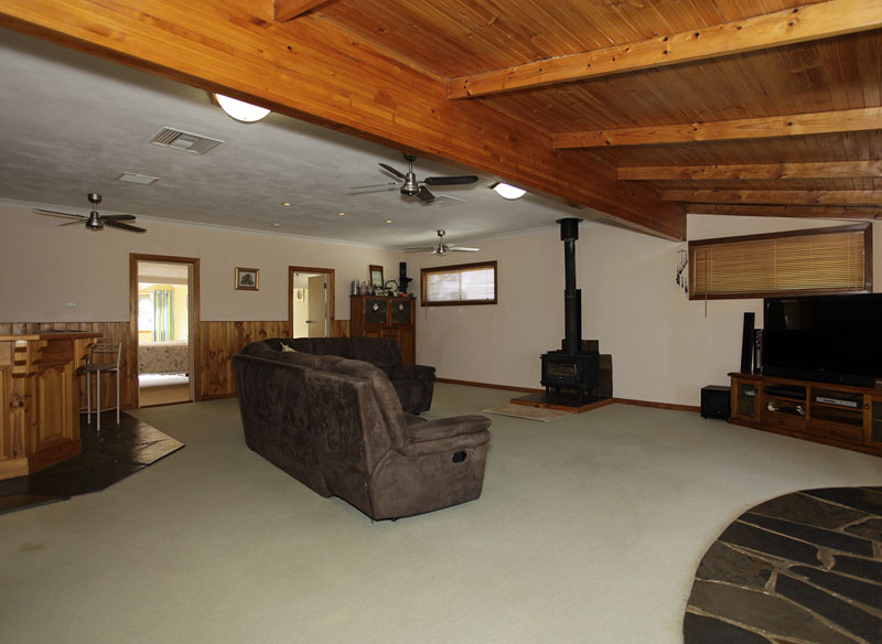 Lifestyle On Small Acreage - Over 4 Acres! Picture 2