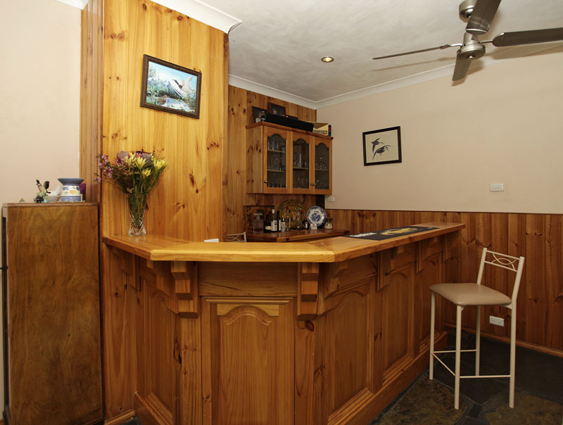 Lifestyle On Small Acreage - Over 4 Acres! Picture 3