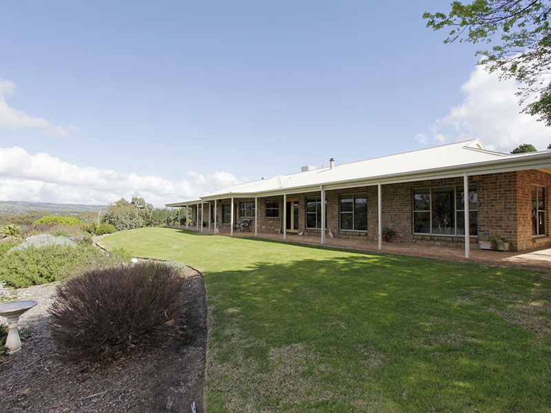 12.14 Ha - Executive Residence - Panoramic Rural/Vineyard Vista Picture 1