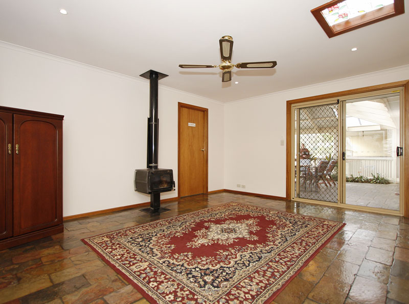 SOLD BY NICK VAN VLIET Picture 3